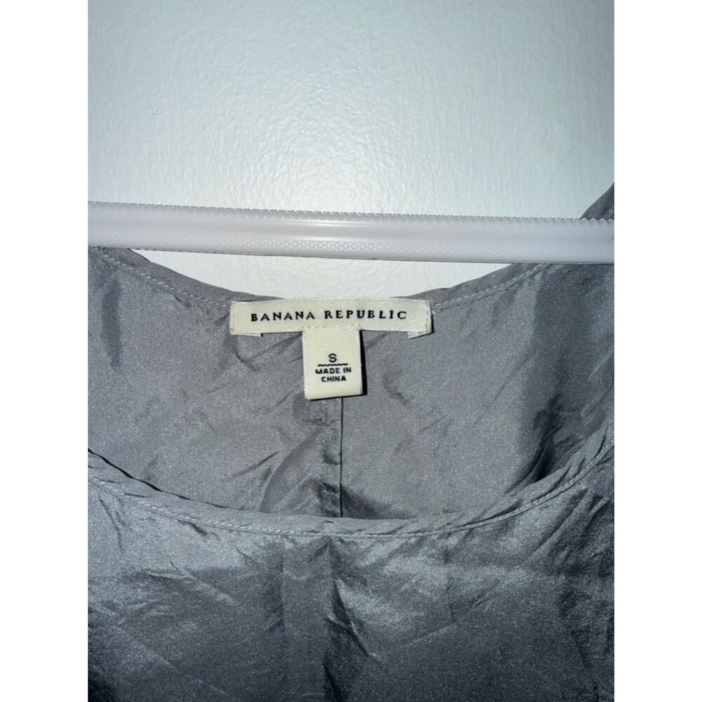 Banana Republic 100% Silk Silver Grey Flutter Sleeve Ruffle Top Small - Picture 3 of 8